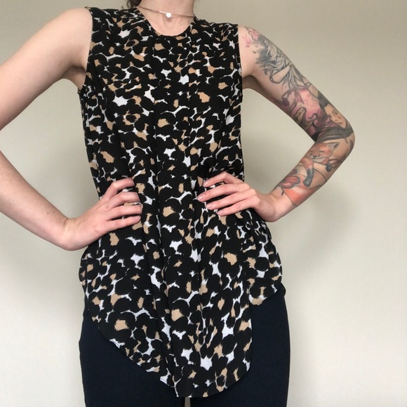 Vince Camuto Hi-low sleeveless leopard side slit - Picture 3 of 10